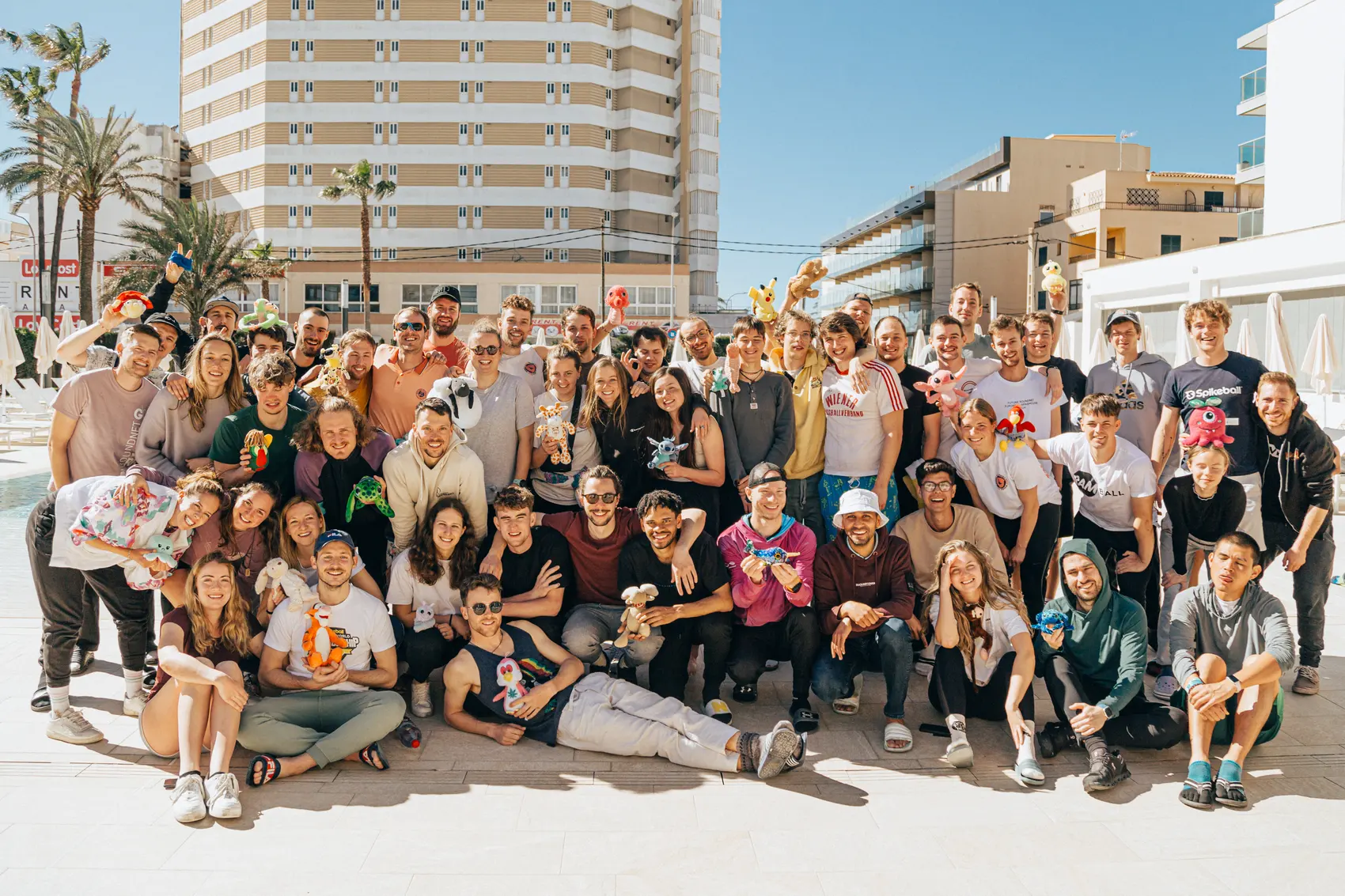 FRESH camp group photo by the pool in Mallorca
